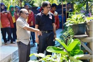 Rektur Uniku sat monitoring mahasiswanya yang sedang KKN.
